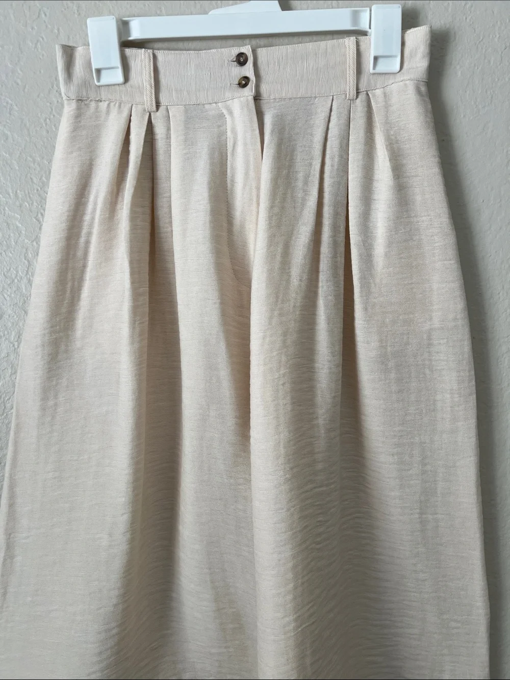 Like New! The Odells Classic Cream A-Line Midi Skirt in Size S